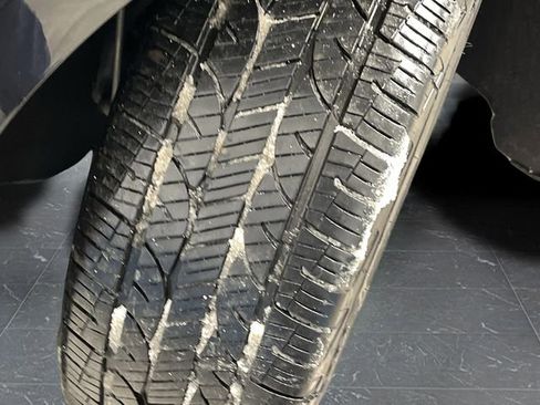 Used 2025 Chrysler Pacifica Limited image 37