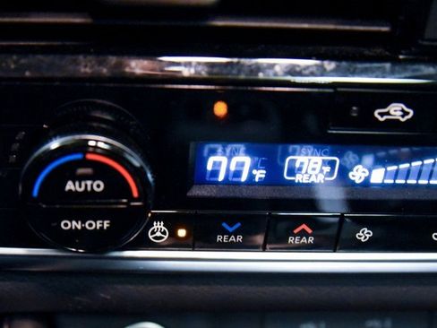 Used 2023 Nissan Rogue SL w/ SL Premium Package image 22