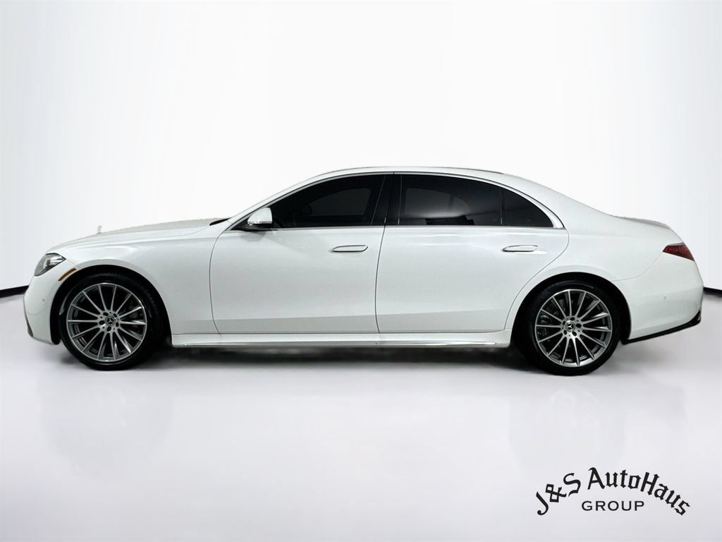 Used 2025 Mercedes-Benz S 580 4MATIC Sedan w/ AMG Line Package image 4