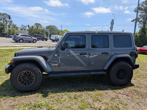 Used 2022 Jeep Wrangler Unlimited Sahara w/ LED Lighting Group AWD/4WD image 5