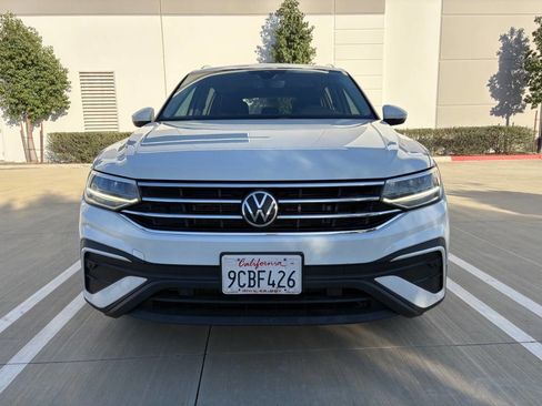 Used 2022 Volkswagen Tiguan SE image 2