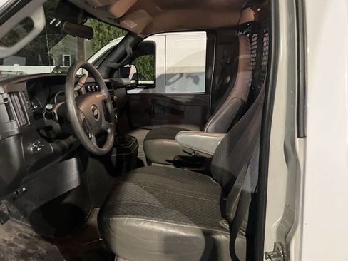 Used 2019 Chevrolet Express 2500 w/ Driver Convenience Package image 3