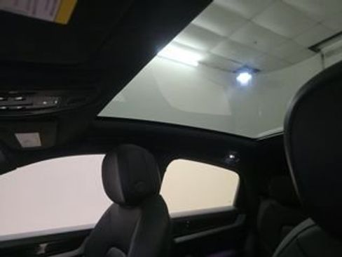 Used 2024 Porsche Cayenne Coupe image 4