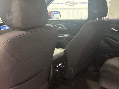 Used 2023 Chevrolet Traverse LT AWD/4WD image 32
