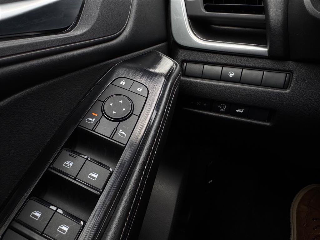 Certified 2025 Nissan Rogue SV FWD image 22