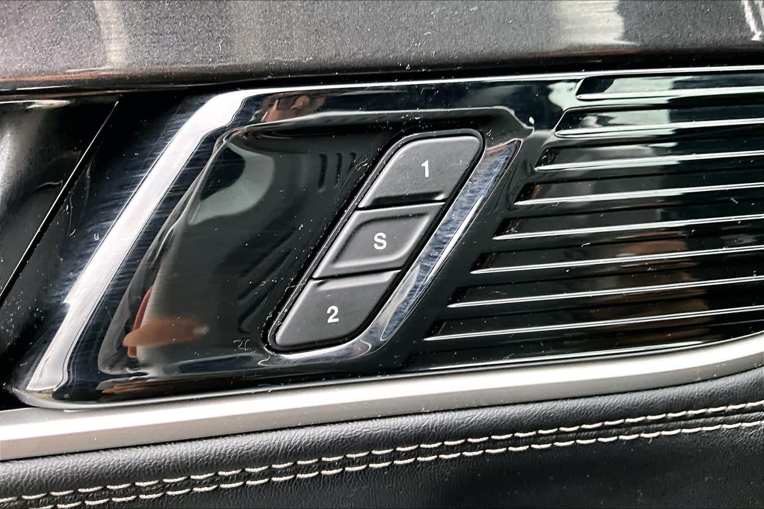 Used 2024 Jeep Wagoneer L 2WD w/ Premium Group I image 31