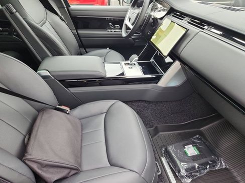 New 2026 Land Rover Range Rover SE image 3