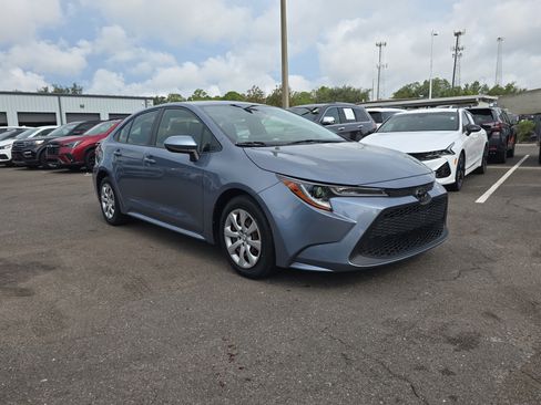 Used 2022 Toyota Corolla LE FWD image 2