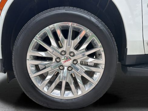 Used 2025 GMC Yukon XL Denali AWD/4WD image 29