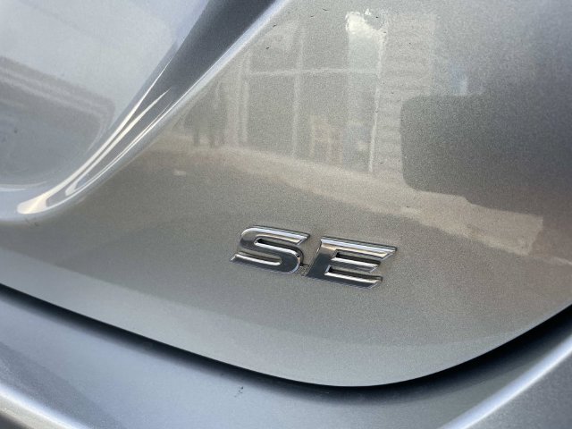 Used 2020 Toyota Camry SE w/ Convenience Package FWD image 5