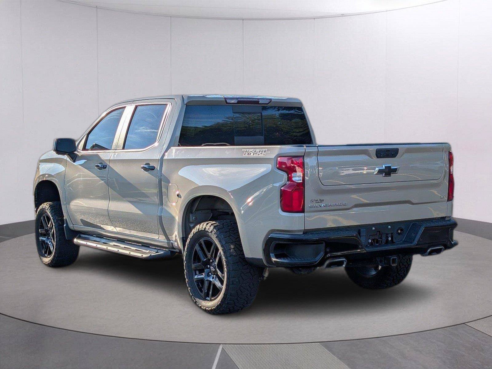 Used 2022 Chevrolet Silverado 1500 LT Trail Boss w/ LT Trail Boss Premium Package AWD/4WD image 3