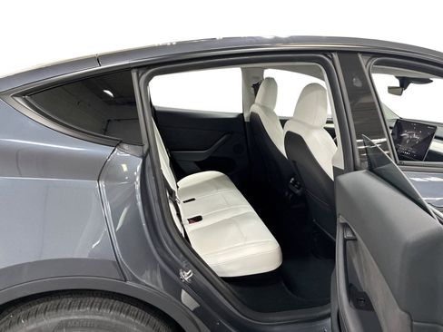 Certified 2023 Tesla Model Y AWD image 11