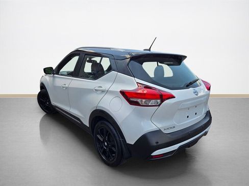 Used 2020 Nissan Kicks SR w/ SR Premium Package FWD image 6