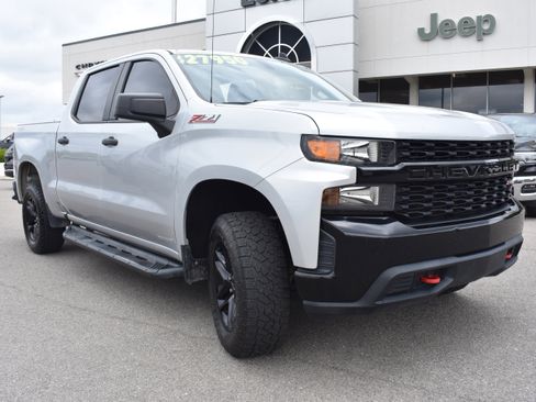 Used 2020 Chevrolet Silverado 1500 Custom Trail Boss w/ Custom Convenience Package AWD/4WD image 2