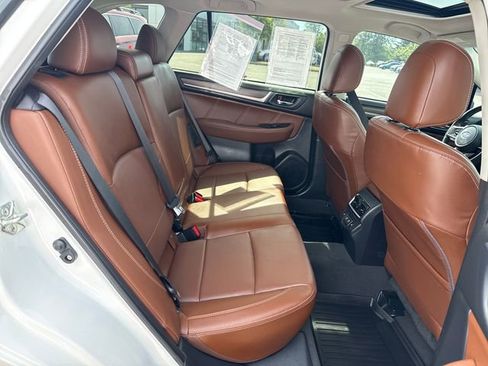 Used 2019 Subaru Outback 3.6R Touring AWD/4WD image 10