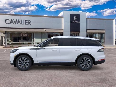 Used 2026 Lincoln Aviator AWD image 3