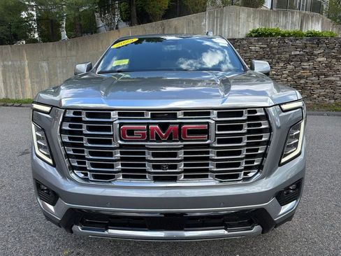 Used 2025 GMC Yukon XL Denali AWD/4WD image 9