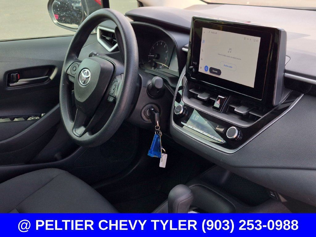 Used 2025 Toyota Corolla LE FWD image 9