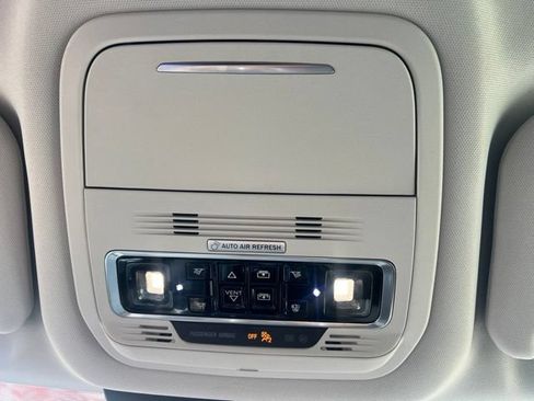 Used 2025 Lincoln Nautilus Reserve AWD/4WD image 37