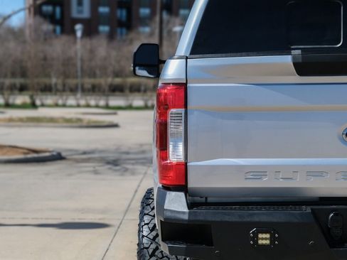 Used 2017 Ford F250 Lariat w/ Lariat Value Package image 19