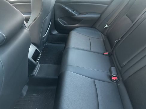 Used 2018 Honda Accord Sport image 11