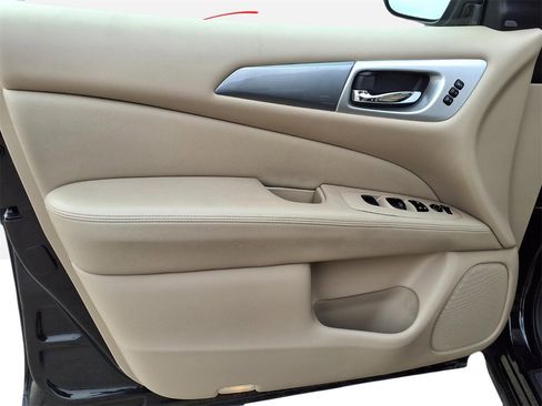 Used 2020 Nissan Pathfinder SL image 16