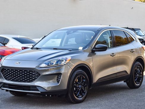 Used 2022 Ford Escape SE w/ Cold Weather Package image 3