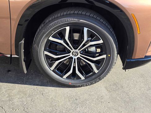 New 2025 Toyota Crown Signia image 9