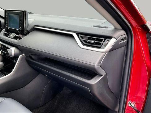 Used 2022 Toyota RAV4 XLE Premium FWD image 18