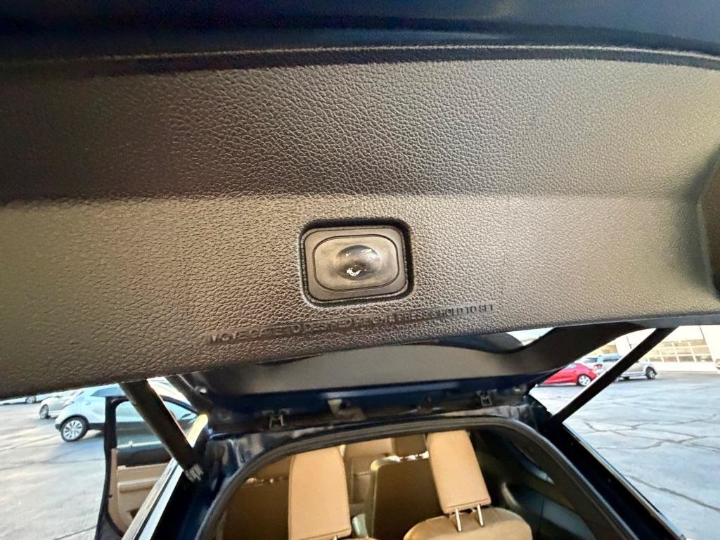Used 2017 Ford Explorer Limited w/ Equipment Group 301A FWD image 21