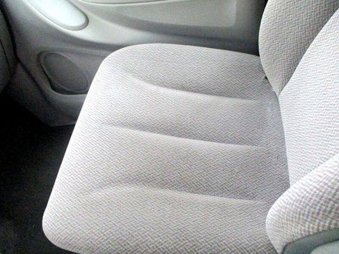 Used 2007 Chrysler Town & Country Touring image 12