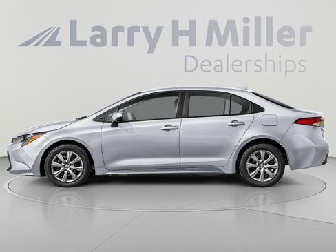 Used 2025 Toyota Corolla LE FWD image 3
