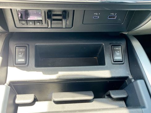 Used 2023 Nissan Titan SV w/ SV Convenience Package RWD image 19