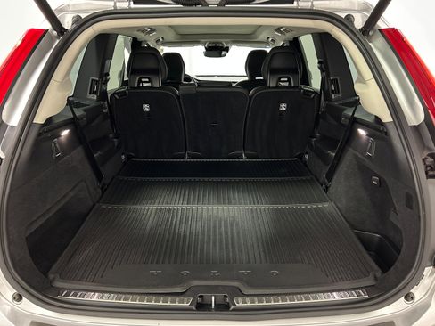 Used 2022 Volvo XC90 T6 Momentum image 34