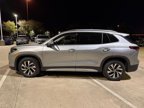 New 2025 Volkswagen Tiguan S FWD image 8