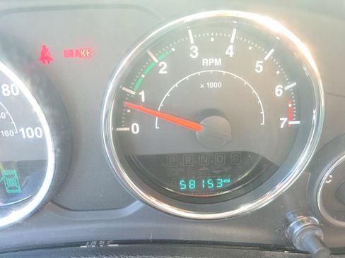 Used 2015 Jeep Wrangler Unlimited Rubicon w/ Dual Top Group AWD/4WD image 27