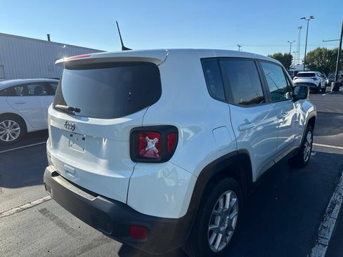 Used 2023 Jeep Renegade Latitude AWD/4WD image 3