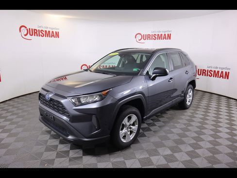 Used 2020 Toyota RAV4 LE image 1