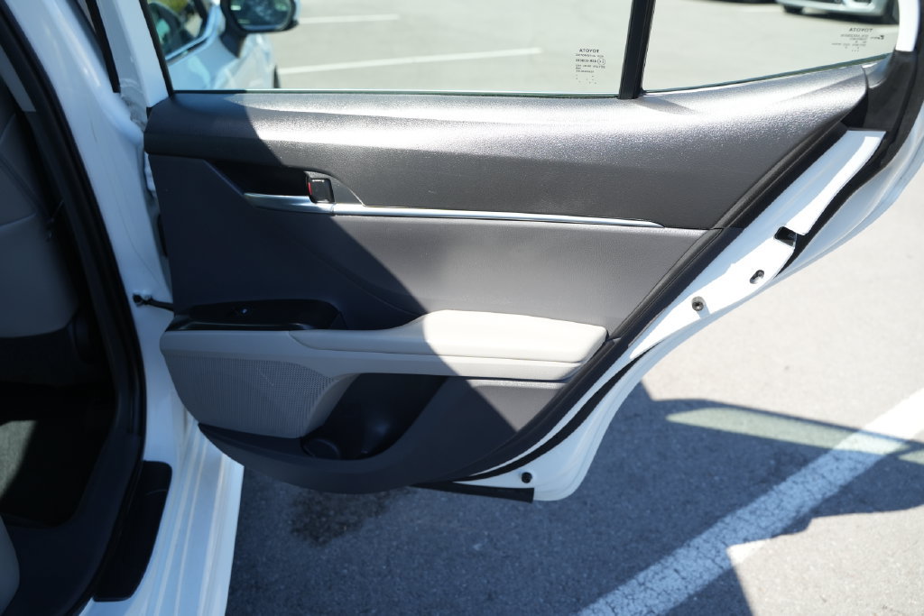 Used 2020 Toyota Camry SE FWD image 23