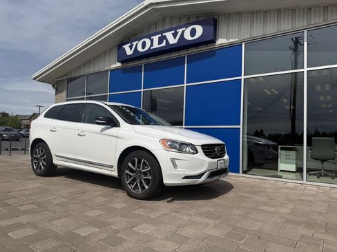 Used 2017 Volvo XC60 T6 Dynamic w/ Preferred Option Package AWD/4WD image 1