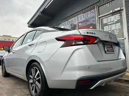 Used 2021 Nissan Versa SV image 5