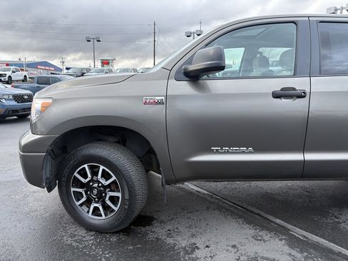Used 2011 Toyota Tundra 4x4 CrewMax image 10