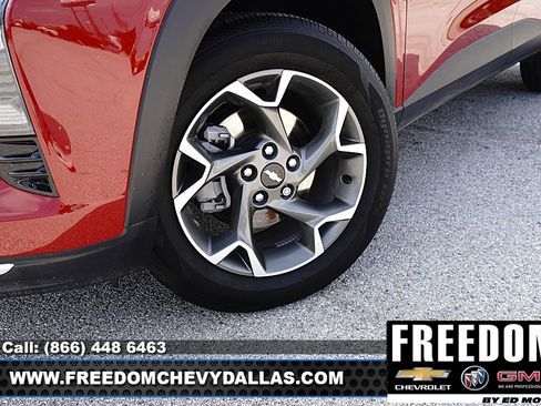 Used 2026 Chevrolet Trax LT FWD image 40