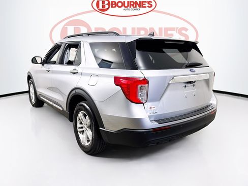 Used 2023 Ford Explorer XLT AWD/4WD image 7
