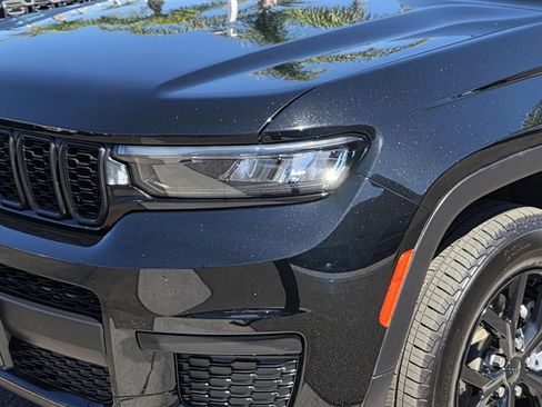 Certified 2024 Jeep Grand Cherokee L Laredo AWD/4WD image 8