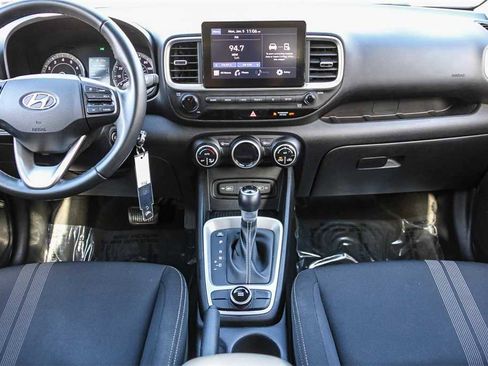 Used 2022 Hyundai Venue SEL image 13