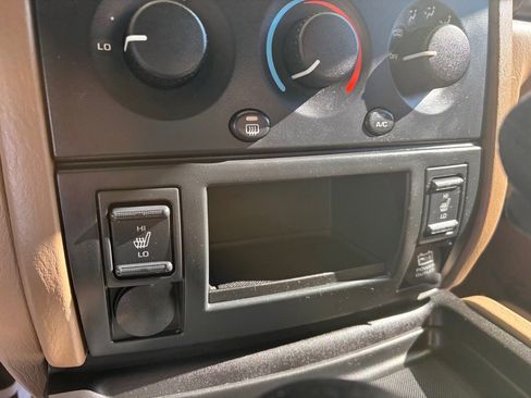 Used 2004 Jeep Grand Cherokee Laredo w/ Cold Weather Group image 15