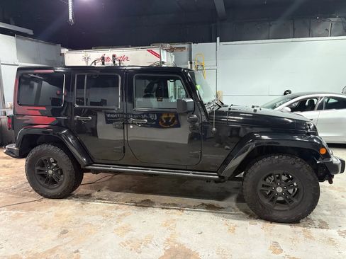 Used 2017 Jeep Wrangler Unlimited Sahara image 5