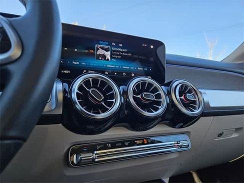 Used 2023 Mercedes-Benz GLB 250 GLB 250 image 29