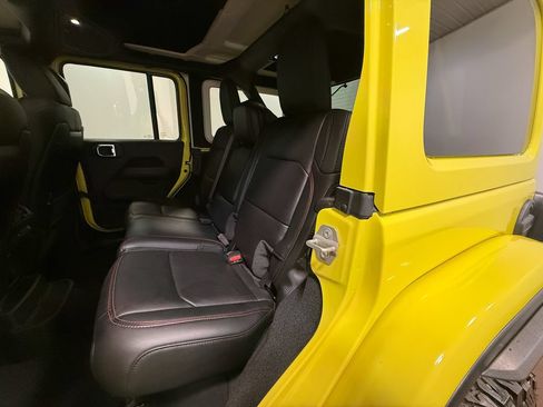 Used 2024 Jeep Wrangler Unlimited Rubicon AWD/4WD image 8